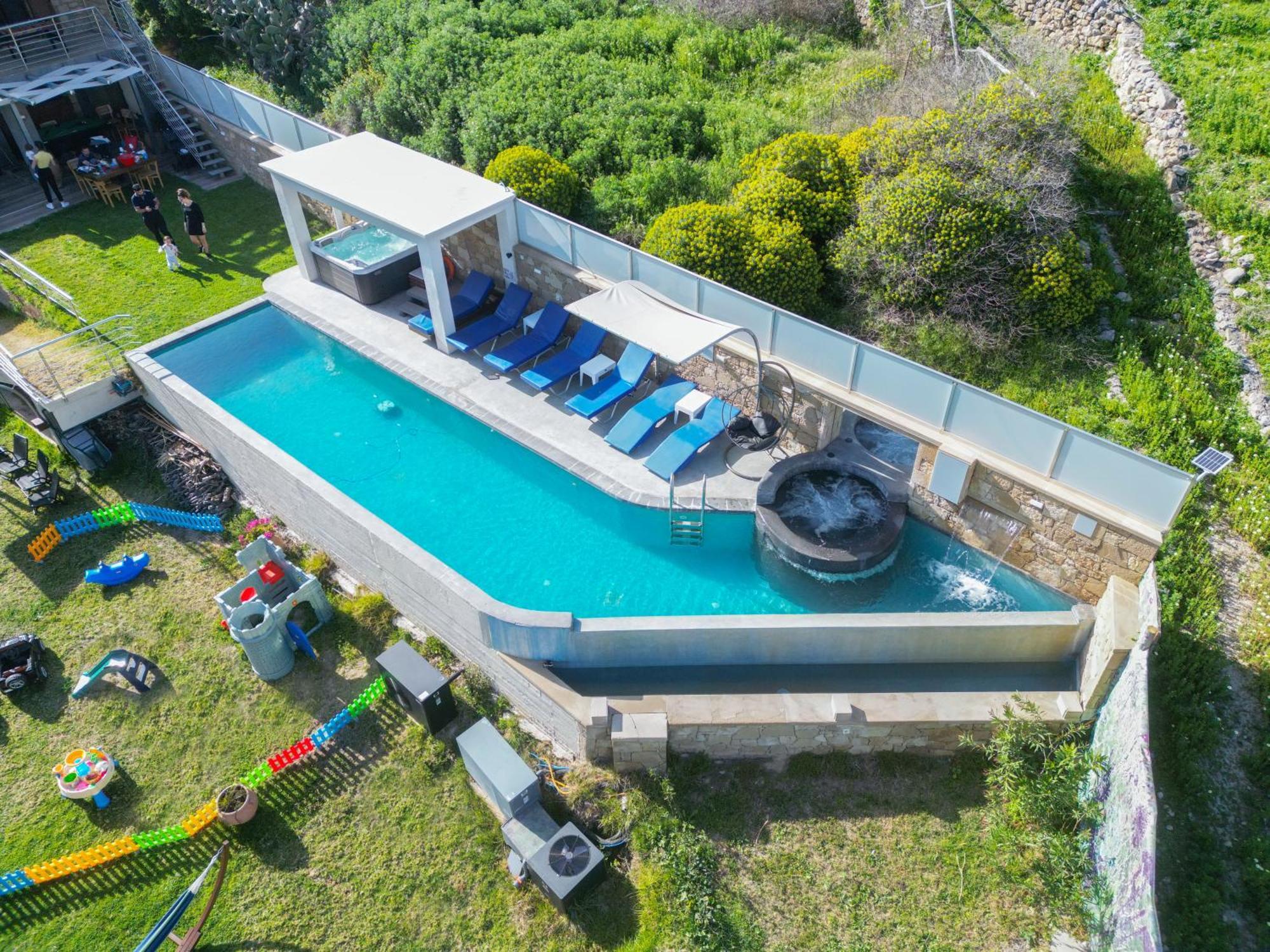 קיסאמוס Heated Private Ozone Salt Pool, Jacuzzi, Cinema, Ping Pong, Billiard, Ps5, Playground, Big Chess - Villa Rokka Luxe מראה חיצוני תמונה