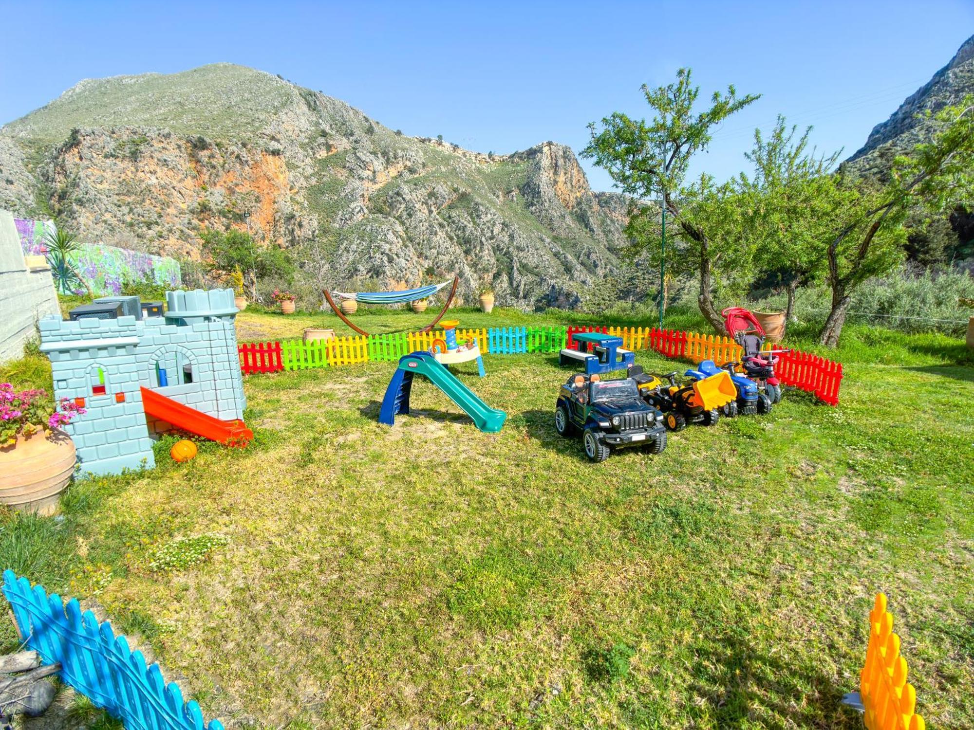 קיסאמוס Heated Private Ozone Salt Pool, Jacuzzi, Cinema, Ping Pong, Billiard, Ps5, Playground, Big Chess - Villa Rokka Luxe מראה חיצוני תמונה