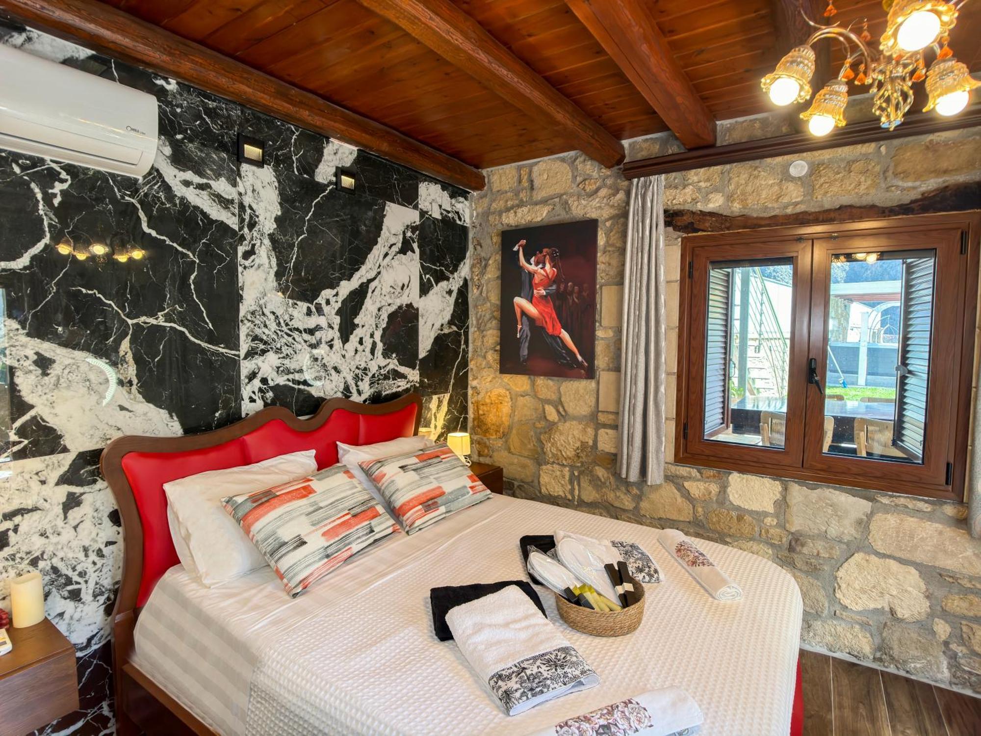 קיסאמוס Heated Private Ozone Salt Pool, Jacuzzi, Cinema, Ping Pong, Billiard, Ps5, Playground, Big Chess - Villa Rokka Luxe מראה חיצוני תמונה