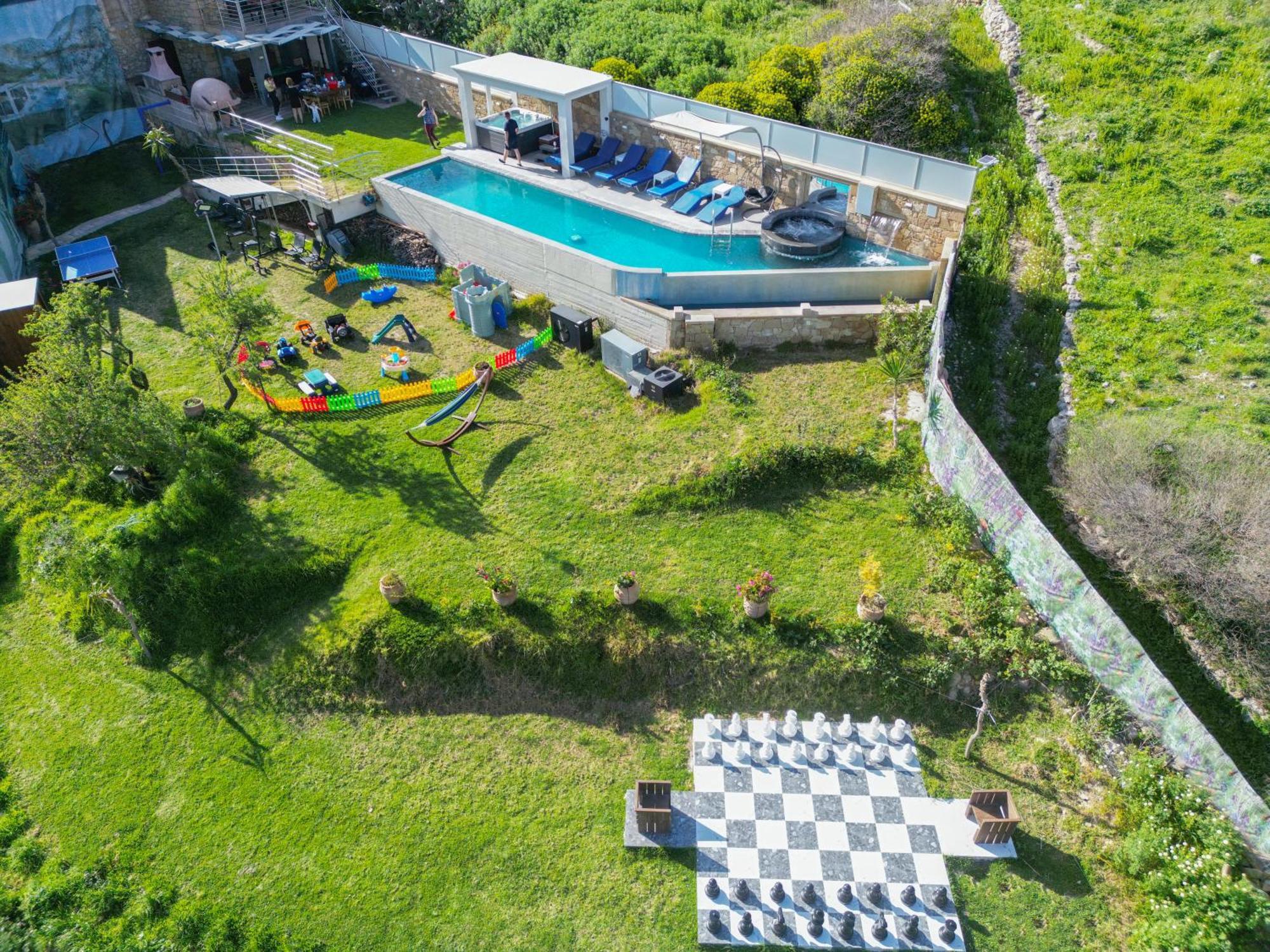קיסאמוס Heated Private Ozone Salt Pool, Jacuzzi, Cinema, Ping Pong, Billiard, Ps5, Playground, Big Chess - Villa Rokka Luxe מראה חיצוני תמונה