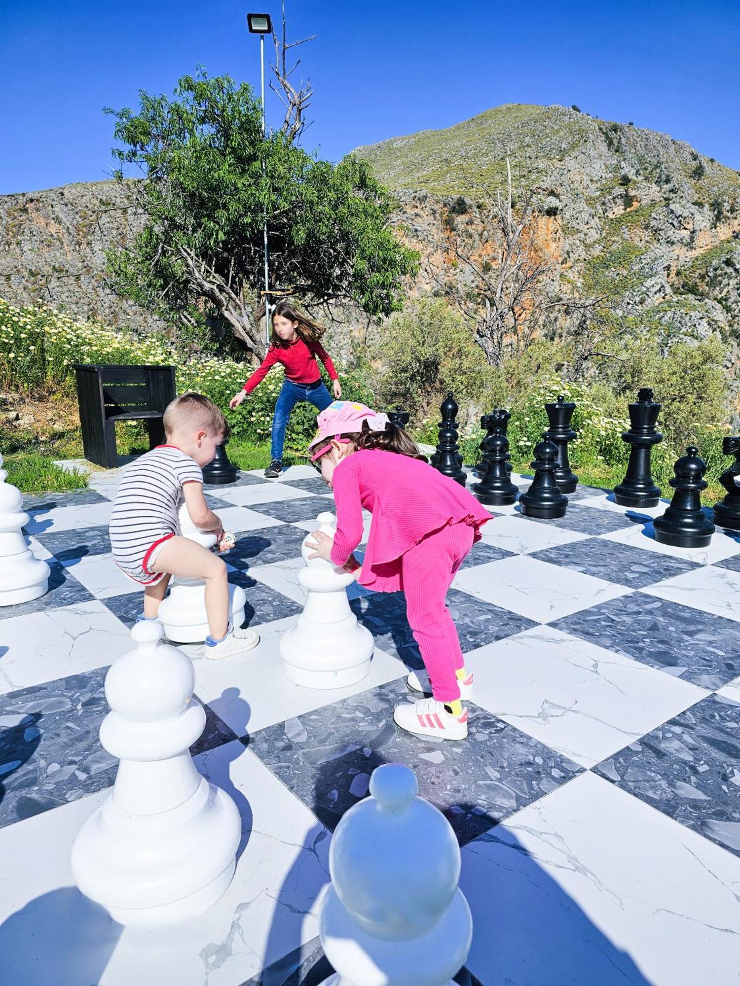 קיסאמוס Heated Private Ozone Salt Pool, Jacuzzi, Cinema, Ping Pong, Billiard, Ps5, Playground, Big Chess - Villa Rokka Luxe מראה חיצוני תמונה