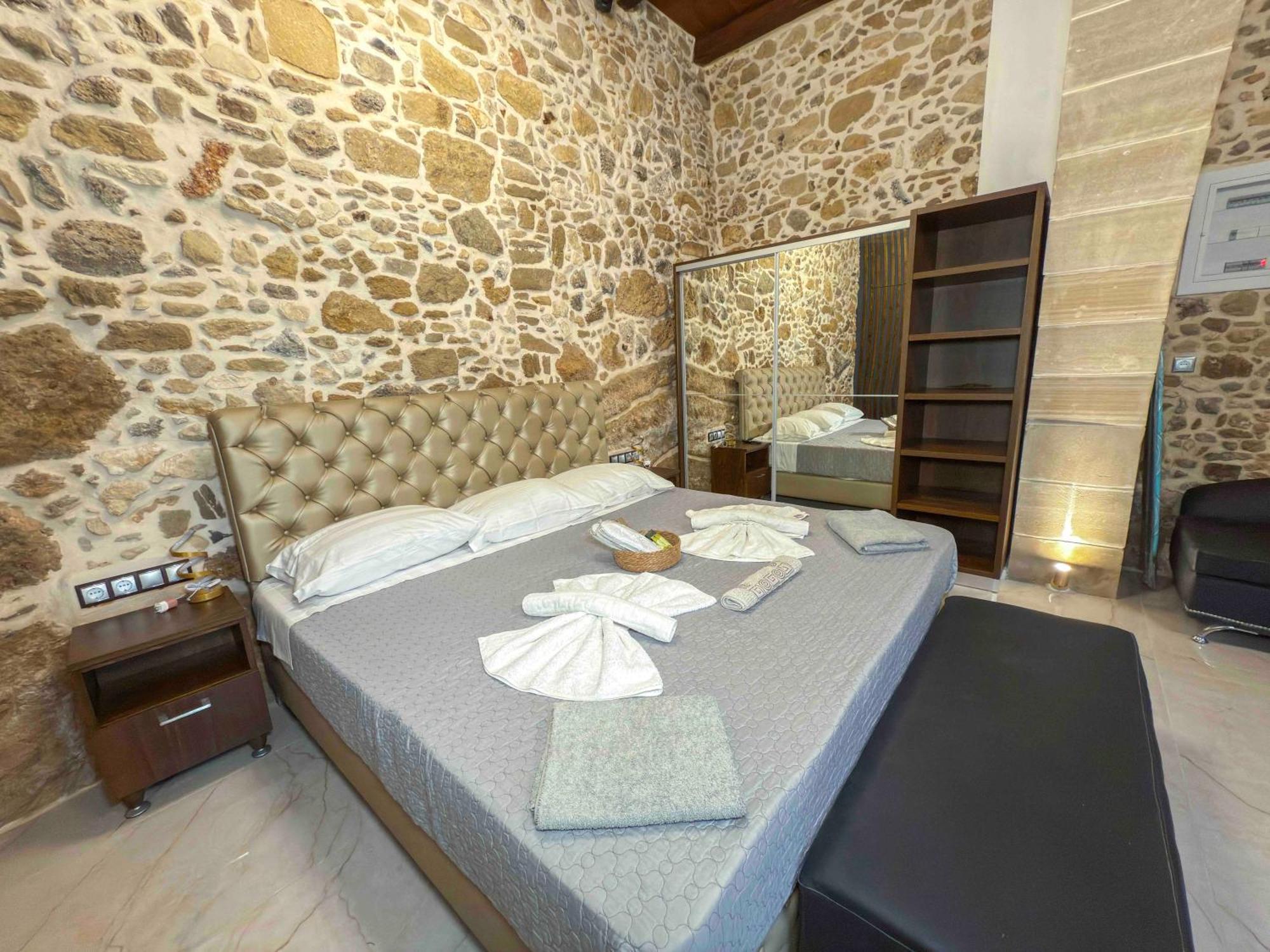 קיסאמוס Heated Private Ozone Salt Pool, Jacuzzi, Cinema, Ping Pong, Billiard, Ps5, Playground, Big Chess - Villa Rokka Luxe מראה חיצוני תמונה