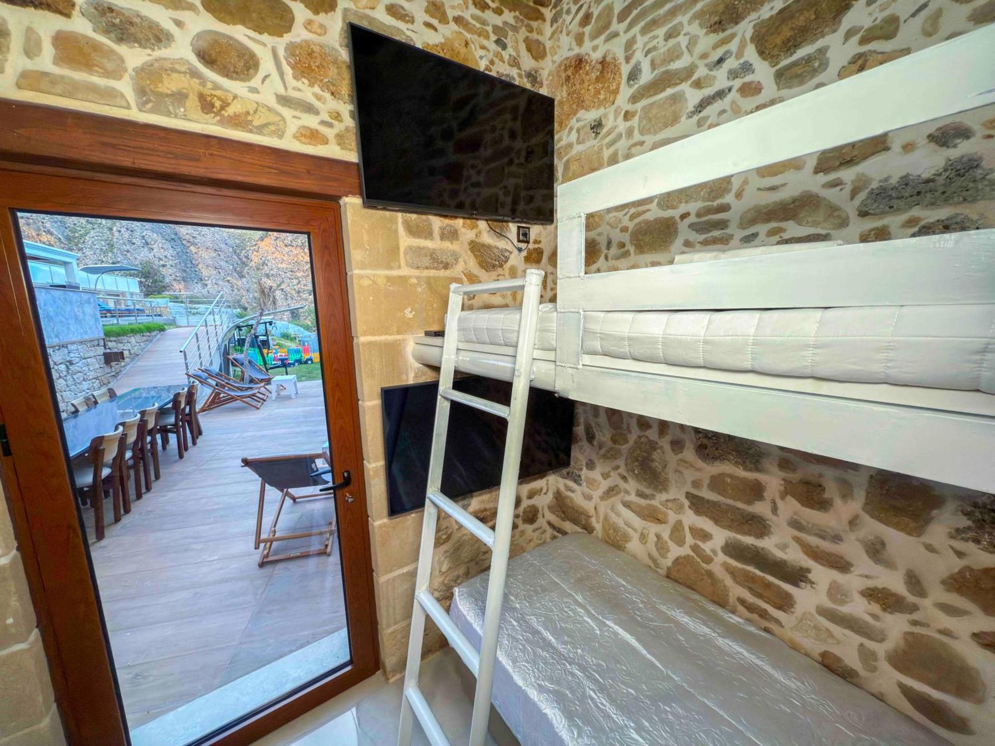 קיסאמוס Heated Private Ozone Salt Pool, Jacuzzi, Cinema, Ping Pong, Billiard, Ps5, Playground, Big Chess - Villa Rokka Luxe מראה חיצוני תמונה