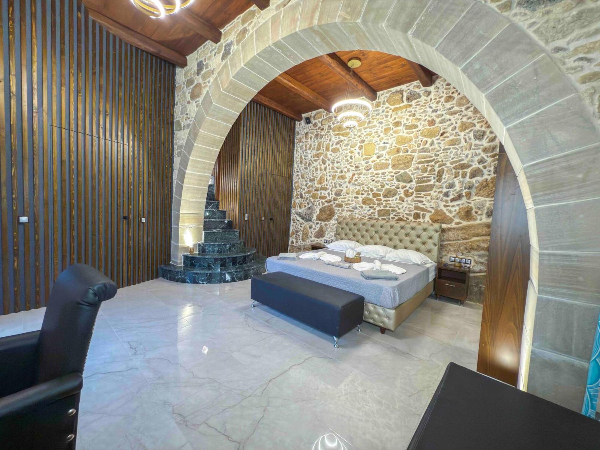 קיסאמוס Heated Private Ozone Salt Pool, Jacuzzi, Cinema, Ping Pong, Billiard, Ps5, Playground, Big Chess - Villa Rokka Luxe מראה חיצוני תמונה
