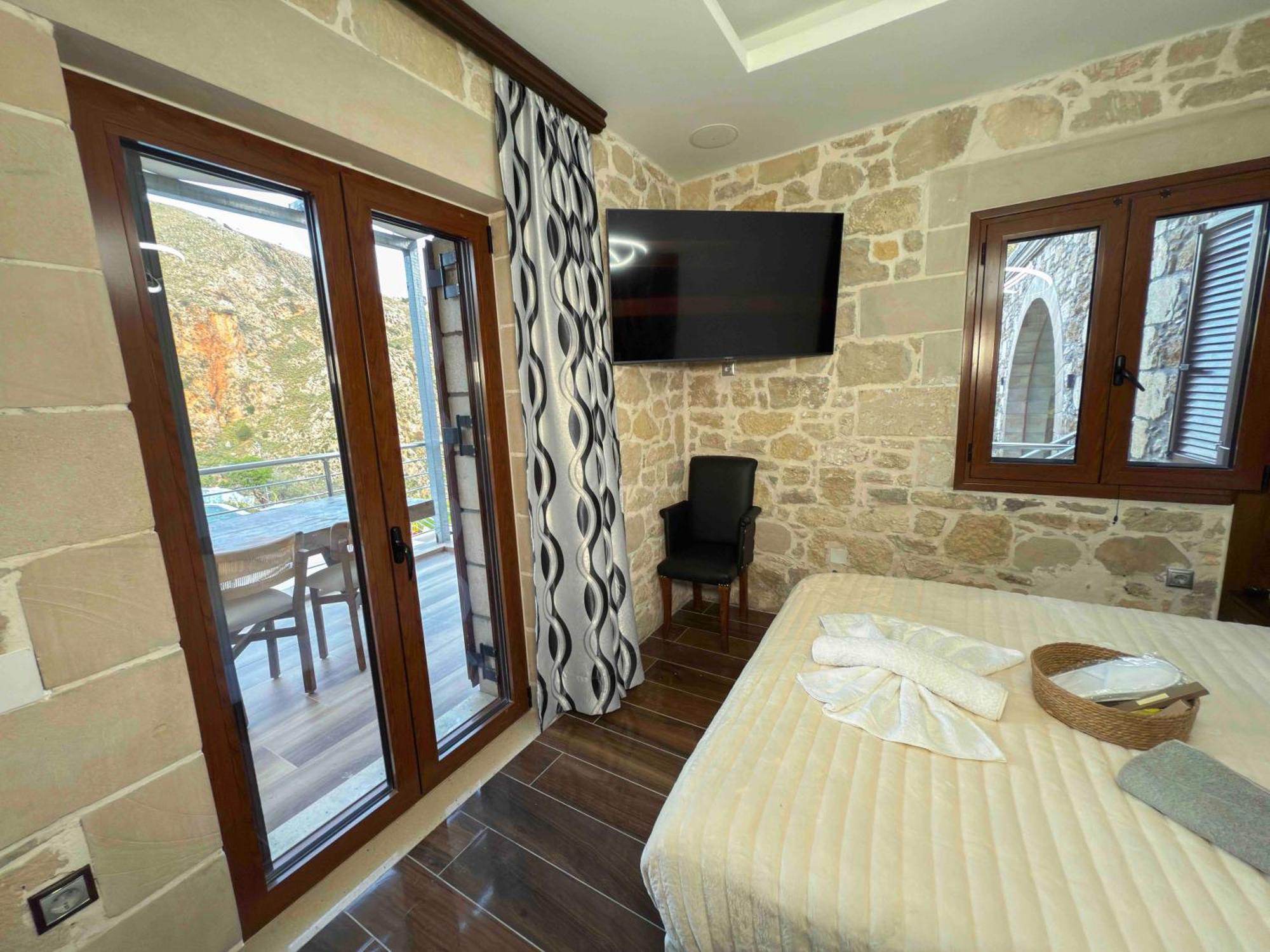 קיסאמוס Heated Private Ozone Salt Pool, Jacuzzi, Cinema, Ping Pong, Billiard, Ps5, Playground, Big Chess - Villa Rokka Luxe מראה חיצוני תמונה