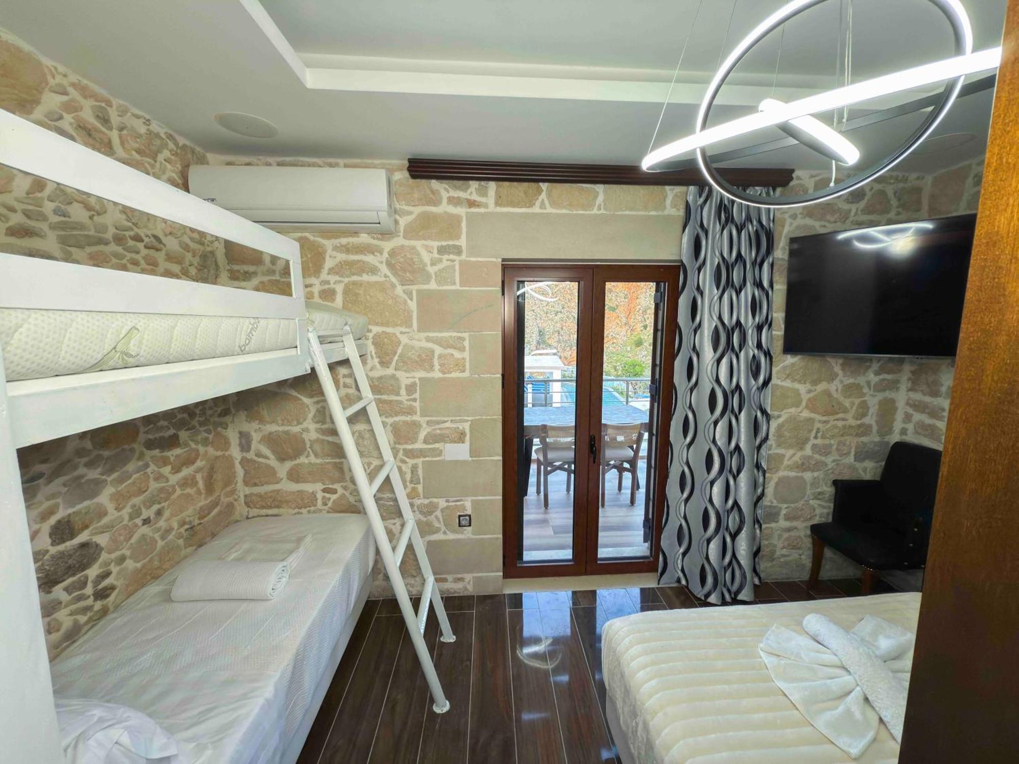 קיסאמוס Heated Private Ozone Salt Pool, Jacuzzi, Cinema, Ping Pong, Billiard, Ps5, Playground, Big Chess - Villa Rokka Luxe מראה חיצוני תמונה