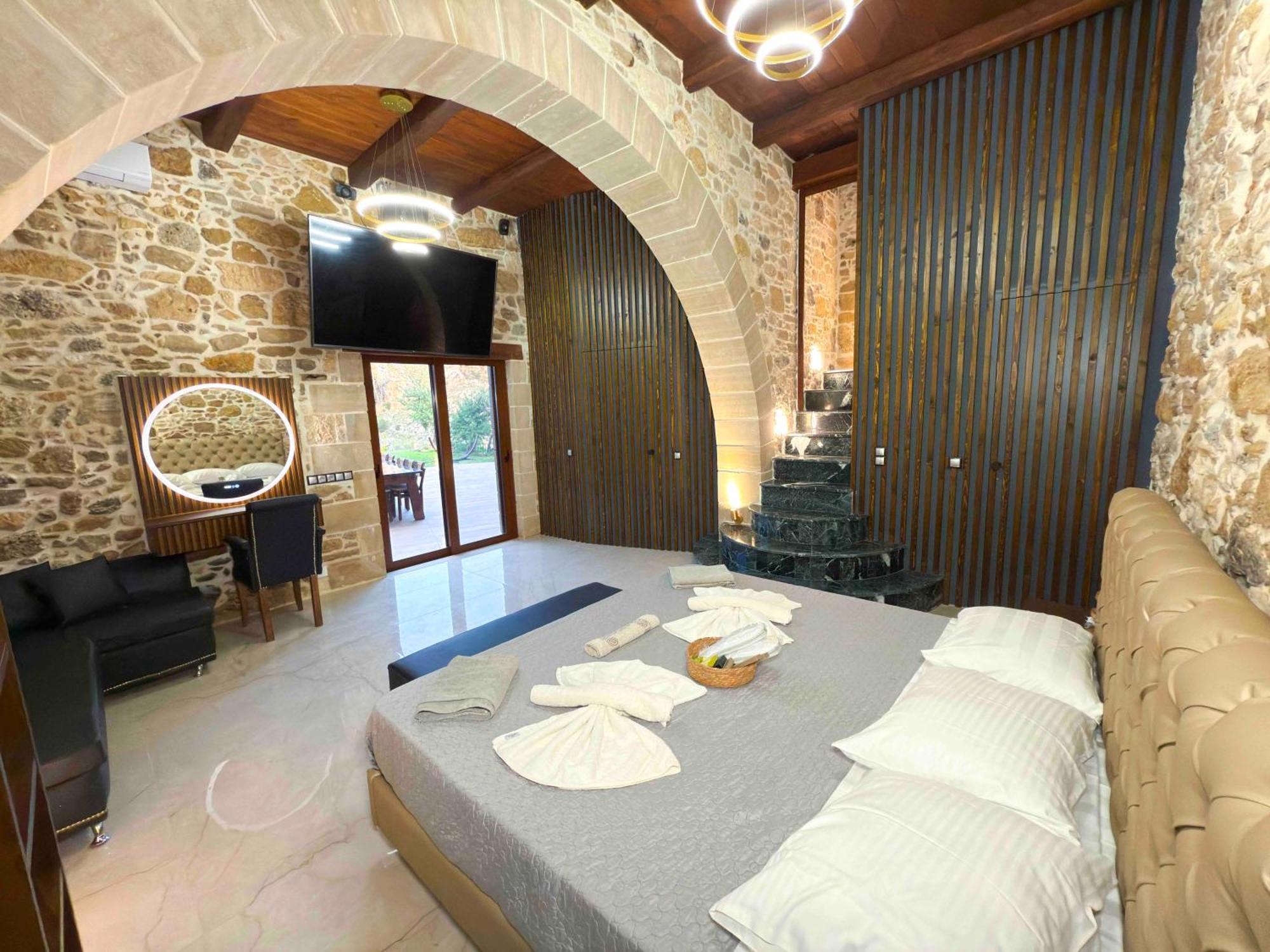 קיסאמוס Heated Private Ozone Salt Pool, Jacuzzi, Cinema, Ping Pong, Billiard, Ps5, Playground, Big Chess - Villa Rokka Luxe מראה חיצוני תמונה
