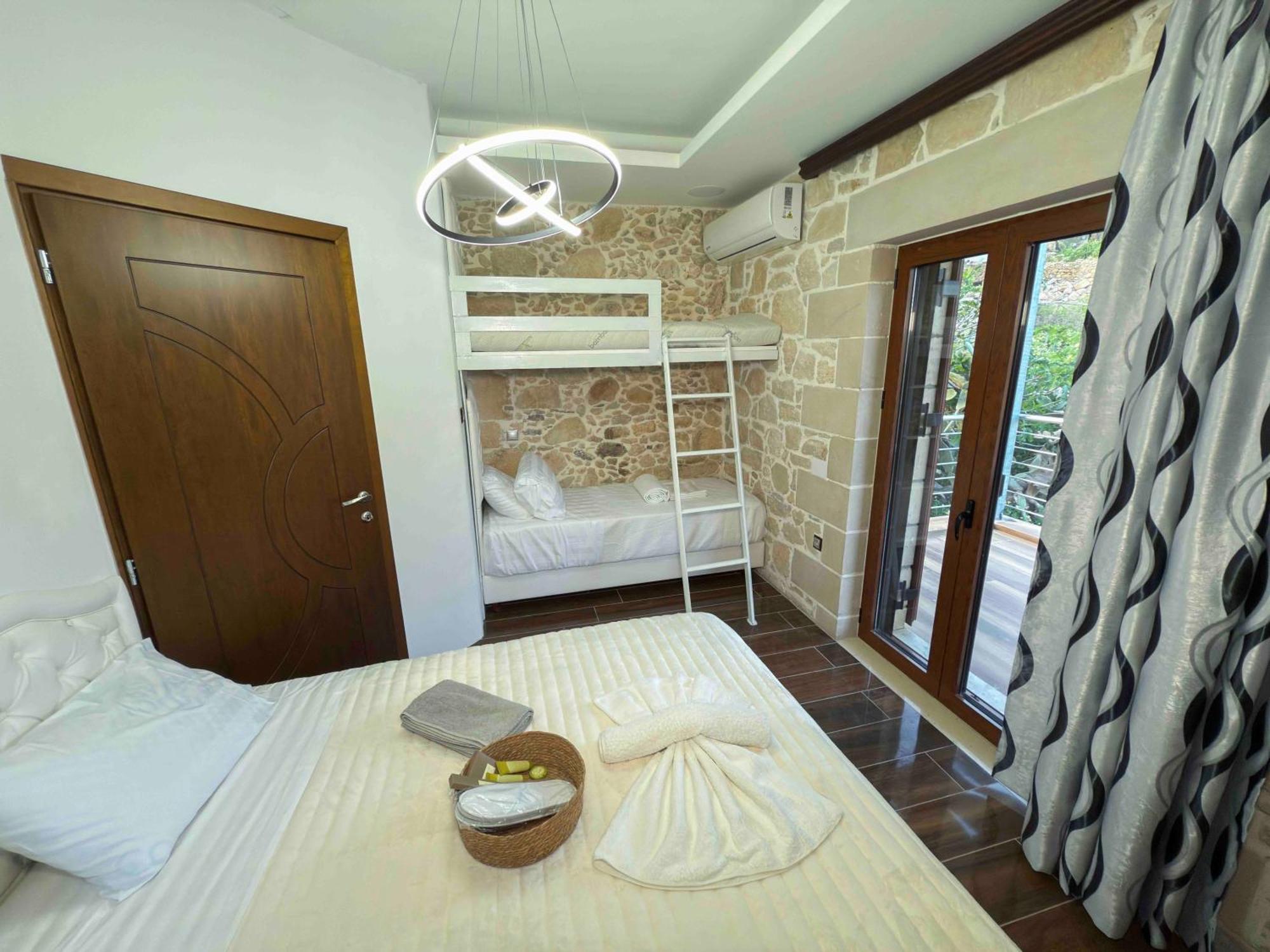 קיסאמוס Heated Private Ozone Salt Pool, Jacuzzi, Cinema, Ping Pong, Billiard, Ps5, Playground, Big Chess - Villa Rokka Luxe מראה חיצוני תמונה